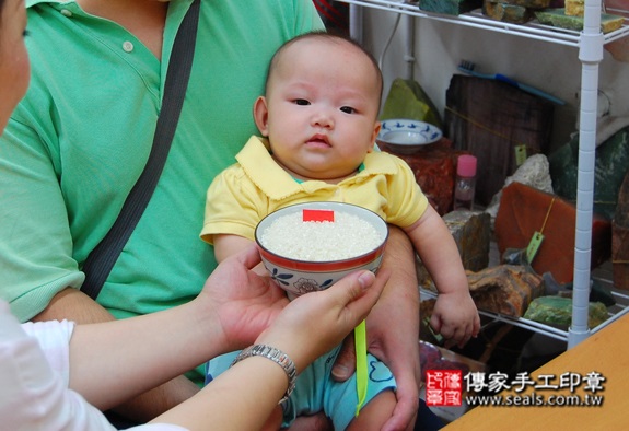 詹寶寶(新北永和區嬰兒寶寶滿月剃頭理髮、免費嬰兒剃胎毛儀式吉祥話)。中國風會場，爸媽寶貝免費穿「日中韓」古裝禮服。專業拍照、DVD光碟、證書。★購買「臍帶章、肚臍章、胎毛筆刷印章」贈送：剃頭、收涎、抓周，三選一。 2015.10.24 照片8